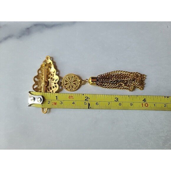 Dangling Tassel Charm Gold Tone Metal Brooch, Vintage Costume Jewelry - Picture 9 of 10